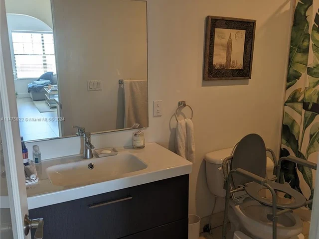 934 Michigan Ave # 309, Miami Beach FL 33139