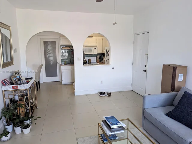 934 Michigan Ave # 309, Miami Beach FL 33139