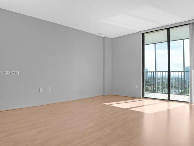 3375 N Country Club Dr, Aventura FL 33180