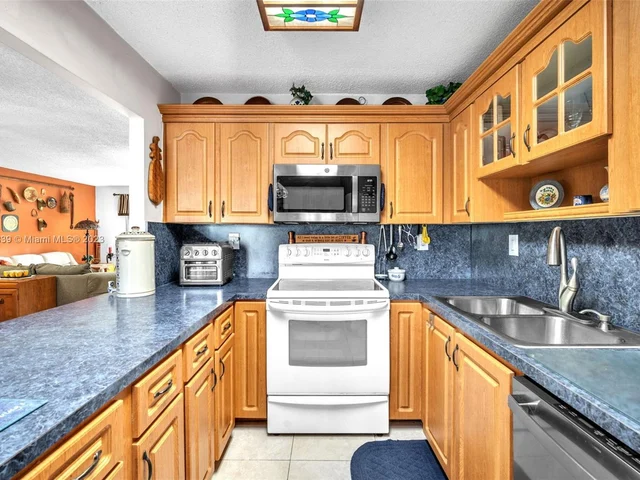 13781 SW 84th St # F, Miami FL 33183