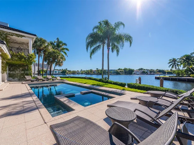 101 Holiday Dr, Hallandale Beach FL 33009