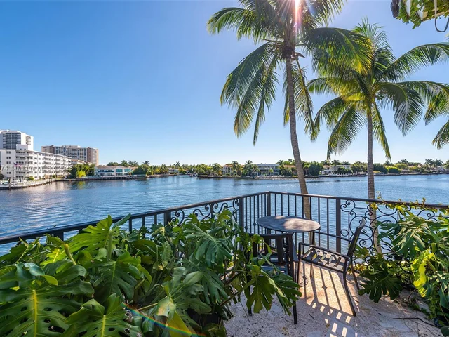 101 Holiday Dr, Hallandale Beach FL 33009