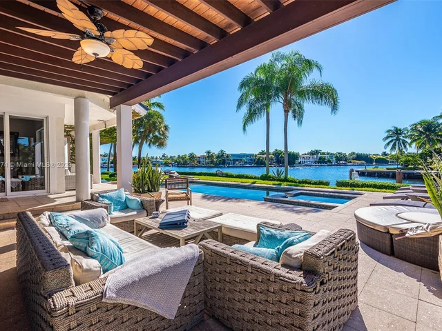 101 Holiday Dr, Hallandale Beach FL 33009