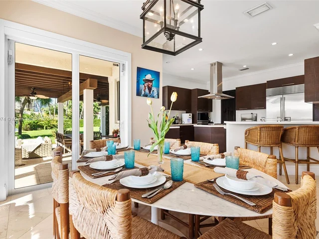 101 Holiday Dr, Hallandale Beach FL 33009