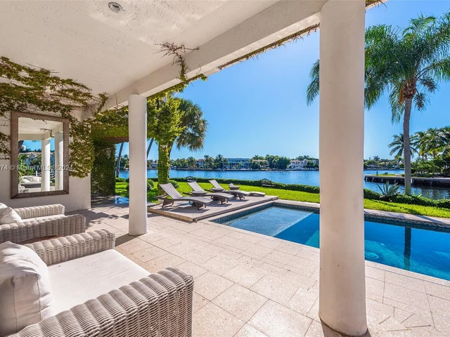 101 Holiday Dr, Hallandale Beach FL 33009