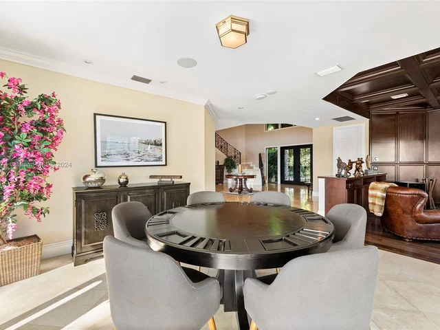 101 Holiday Dr, Hallandale Beach FL 33009