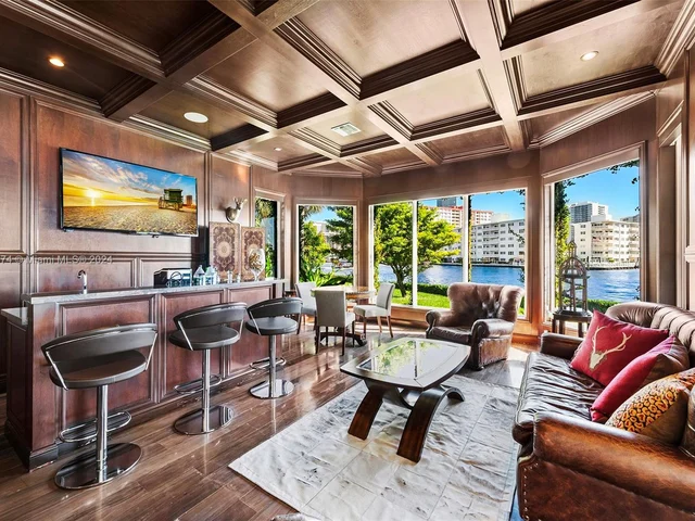 101 Holiday Dr, Hallandale Beach FL 33009