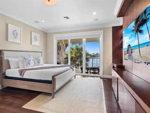 101 Holiday Dr, Hallandale Beach FL 33009