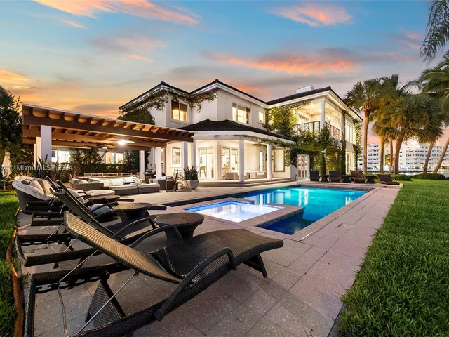 101 Holiday Dr, Hallandale Beach FL 33009