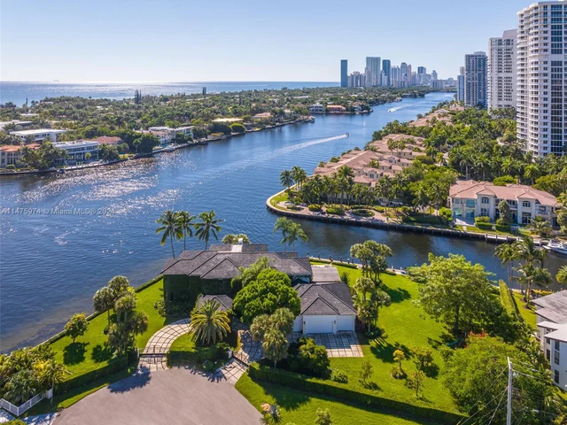 101 Holiday Dr, Hallandale Beach FL 33009