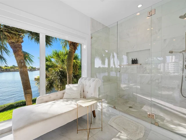 101 Holiday Dr, Hallandale Beach FL 33009