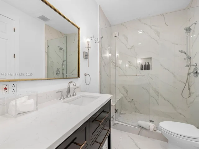 101 Holiday Dr, Hallandale Beach FL 33009