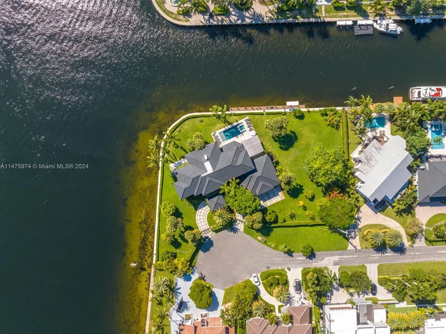 101 Holiday Dr, Hallandale Beach FL 33009