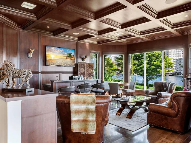 101 Holiday Dr, Hallandale Beach FL 33009