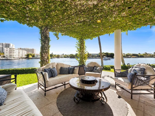 101 Holiday Dr, Hallandale Beach FL 33009