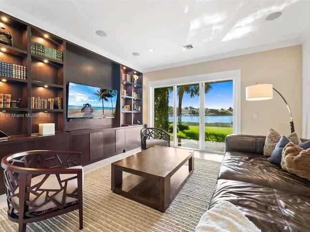 101 Holiday Dr, Hallandale Beach FL 33009