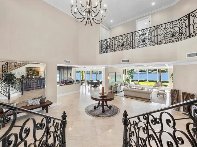 101 Holiday Dr, Hallandale Beach FL 33009