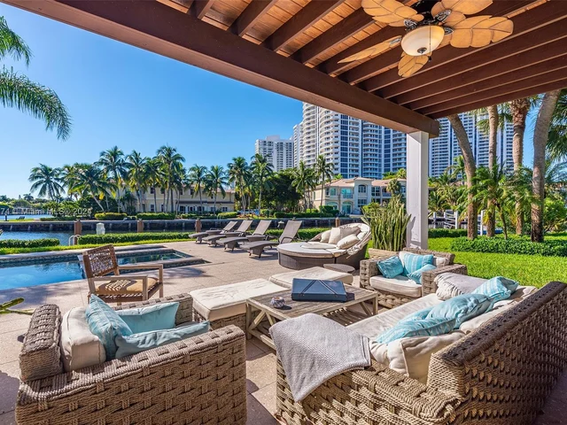 101 Holiday Dr, Hallandale Beach FL 33009