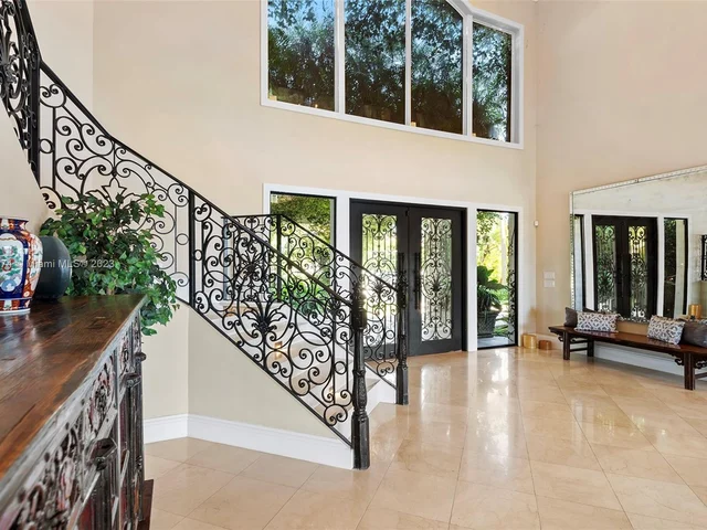 101 Holiday Dr, Hallandale Beach FL 33009