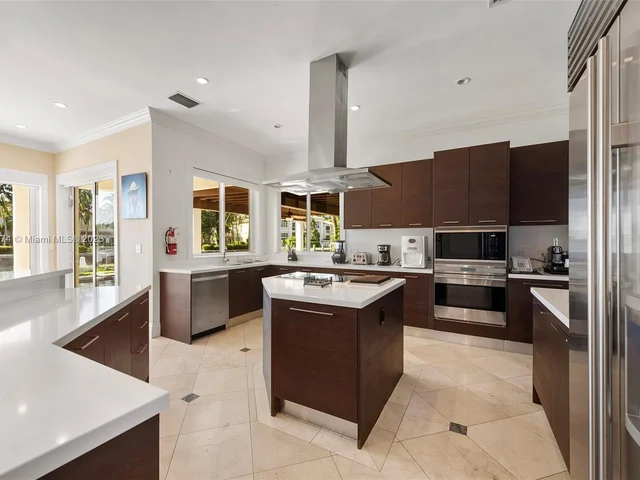 101 Holiday Dr, Hallandale Beach FL 33009