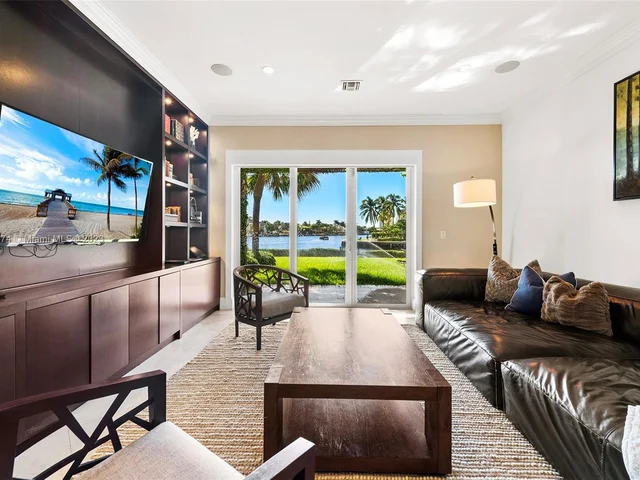 101 Holiday Dr, Hallandale Beach FL 33009