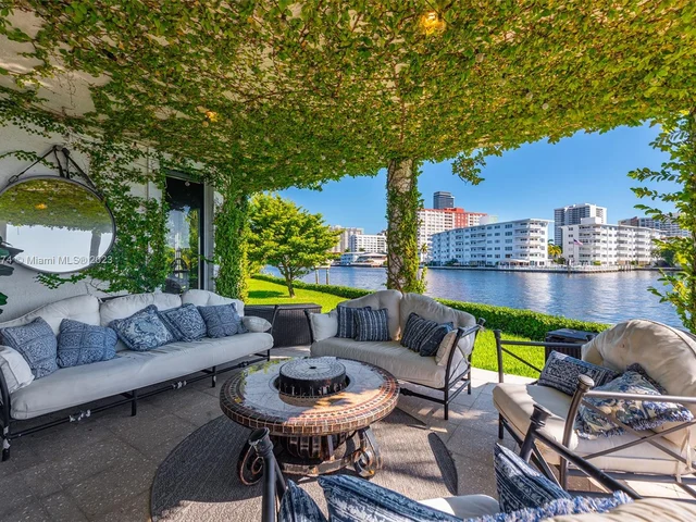 101 Holiday Dr, Hallandale Beach FL 33009