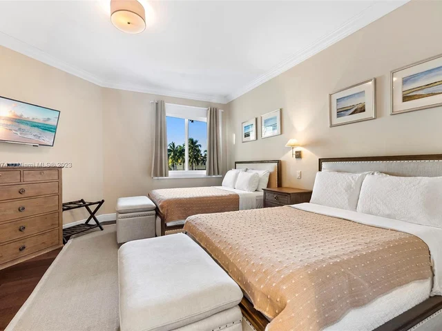 101 Holiday Dr, Hallandale Beach FL 33009