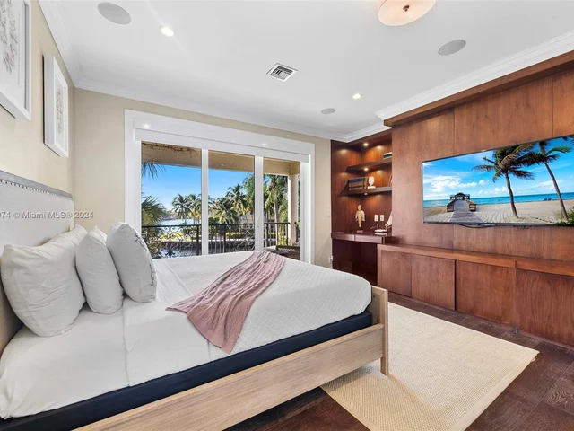 101 Holiday Dr, Hallandale Beach FL 33009