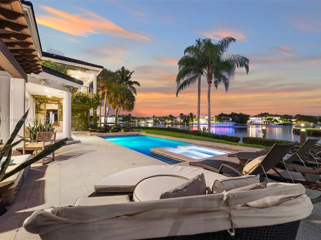 101 Holiday Dr, Hallandale Beach FL 33009