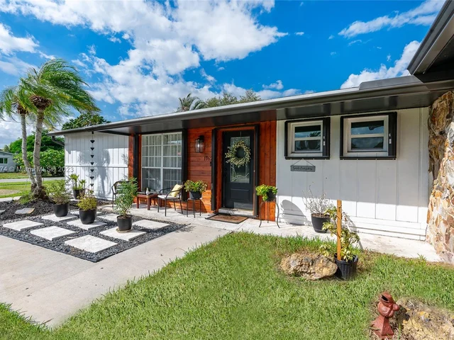 1762 NW 2nd Ave, Homestead FL 33030