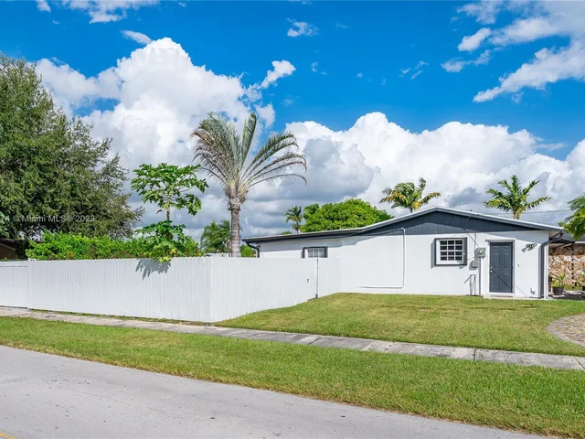 1762 NW 2nd Ave, Homestead FL 33030