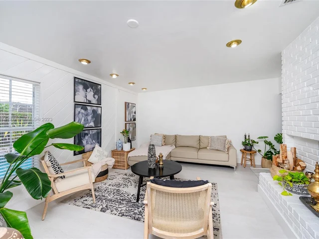 1762 NW 2nd Ave, Homestead FL 33030