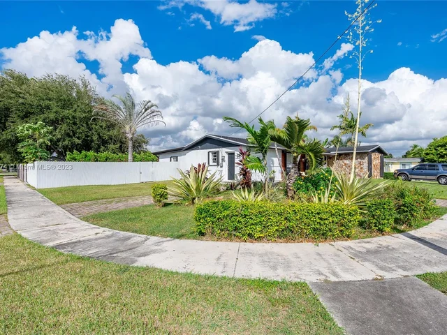 1762 NW 2nd Ave, Homestead FL 33030