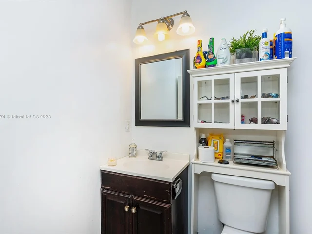 1762 NW 2nd Ave, Homestead FL 33030