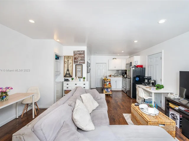 1762 NW 2nd Ave, Homestead FL 33030