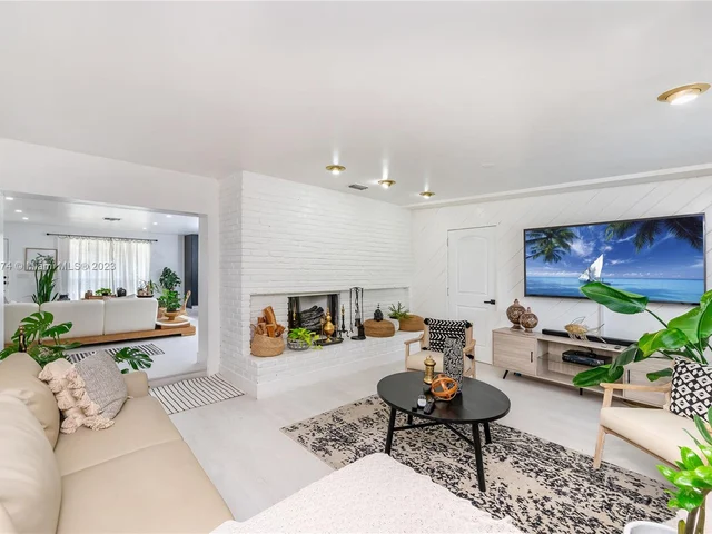 1762 NW 2nd Ave, Homestead FL 33030