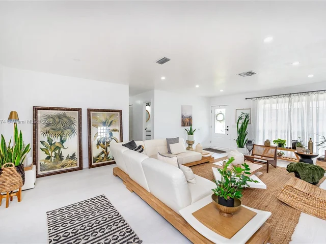 1762 NW 2nd Ave, Homestead FL 33030