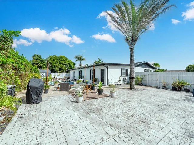 1762 NW 2nd Ave, Homestead FL 33030