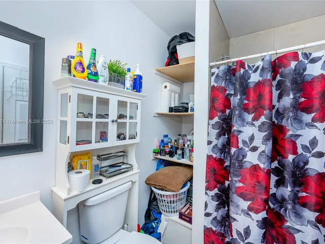 1762 NW 2nd Ave, Homestead FL 33030