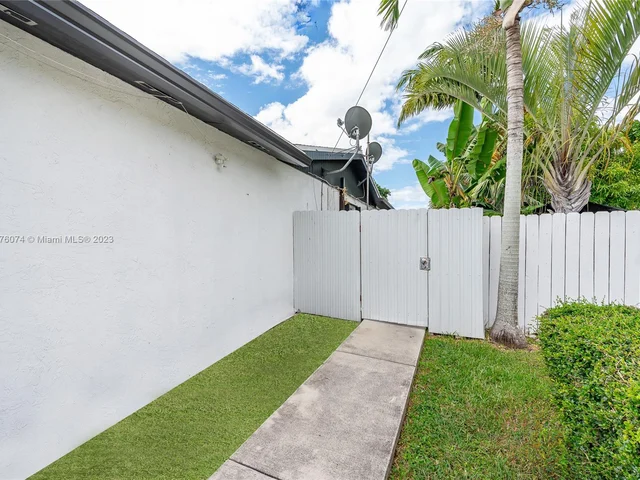 1762 NW 2nd Ave, Homestead FL 33030