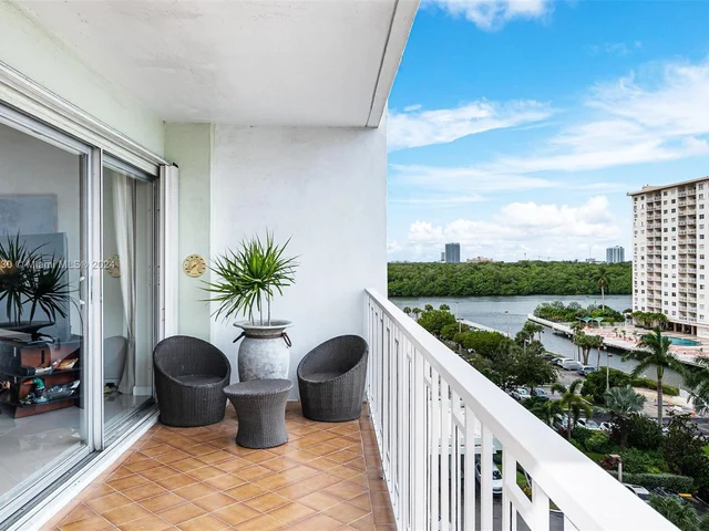 500 Bayview Dr # 731, Sunny Isles Beach FL 33160