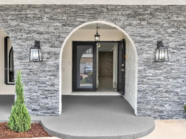 620 Sea Turtle Way, Plantation FL 33324