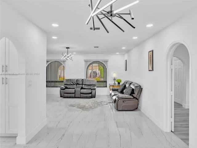 620 Sea Turtle Way, Plantation FL 33324