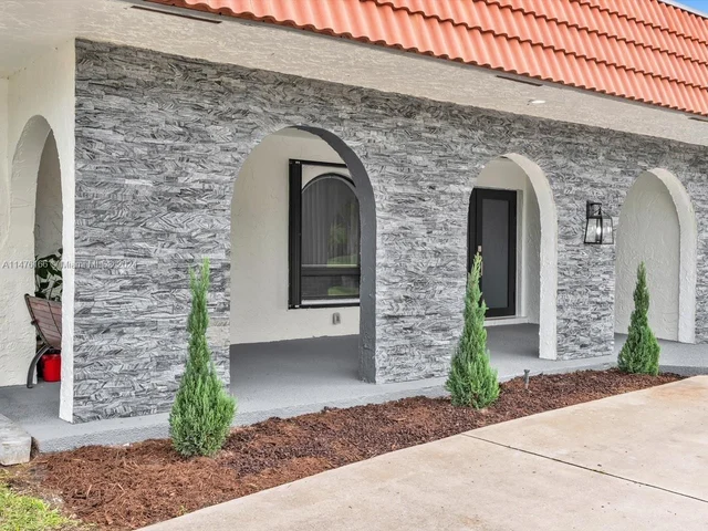 620 Sea Turtle Way, Plantation FL 33324