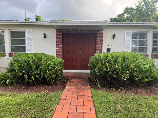 9250 SW 56th St, Miami FL 33165