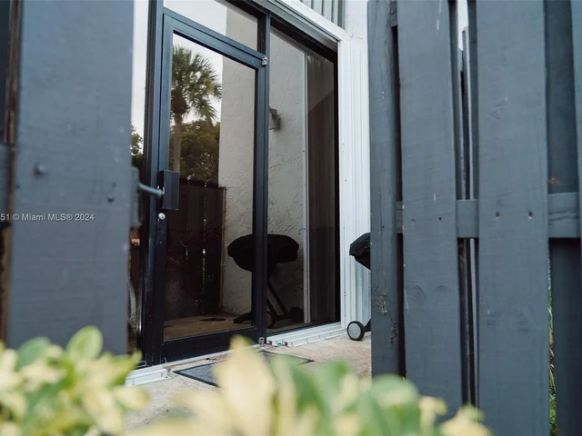 9443 Fontainebleau Blvd # 105, Miami FL 33172