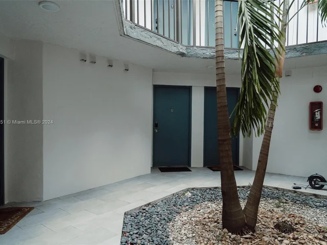 9443 Fontainebleau Blvd # 105, Miami FL 33172