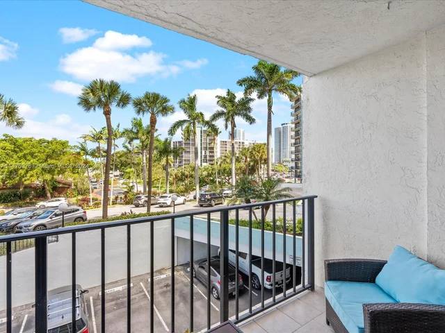 200 Leslie Dr # 329, Hallandale Beach FL 33009