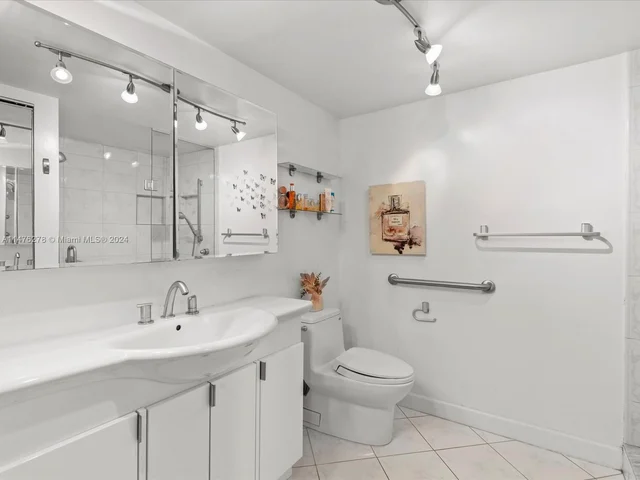 200 Leslie Dr # 329, Hallandale Beach FL 33009