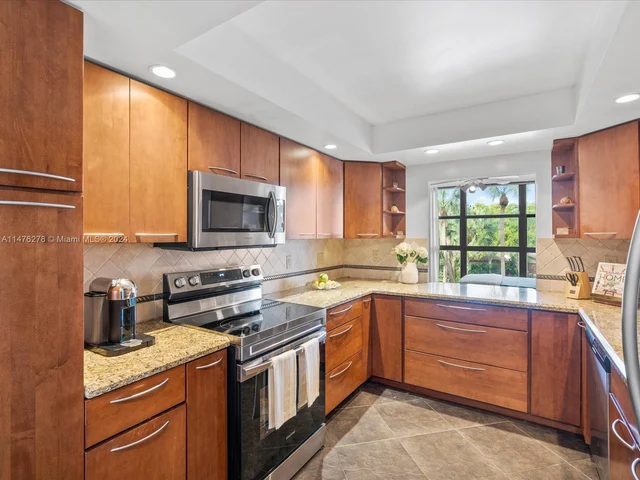 200 Leslie Dr # 329, Hallandale Beach FL 33009